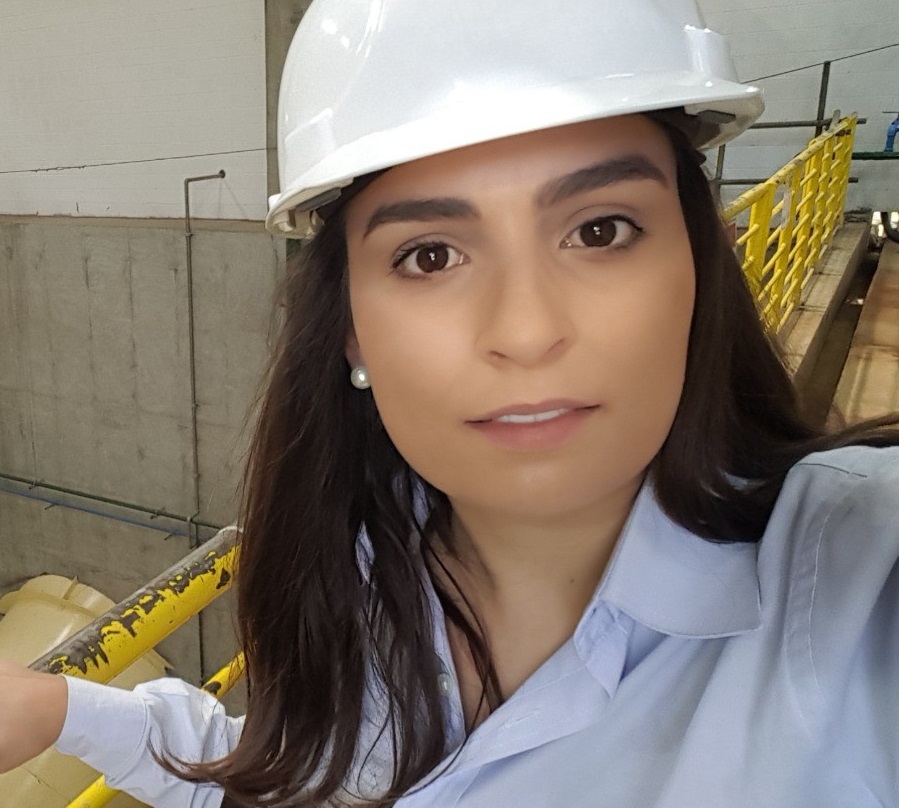 Trabalhar na HEAD5 para mim é uma grande satisfação! Desde o começo como estagiária, eu sempre senti o potencial de crescimento na empresa, tanto de aprendizado, quanto de relacionamento com as pessoas. Os projetos desafiadores nos quais trabalhamos nos permitem aprender e crescer a cada dia... a interação com todas as áreas da engenharia, seja estruturas, geotecnia, geologia, recursos hídricos, mecânica, elétrica, permite nos tornamos profissionais completos, com visão geral do todo. Após 15 anos na empresa, hoje como gerente de projetos, continuo aprendendo a cada dia!
